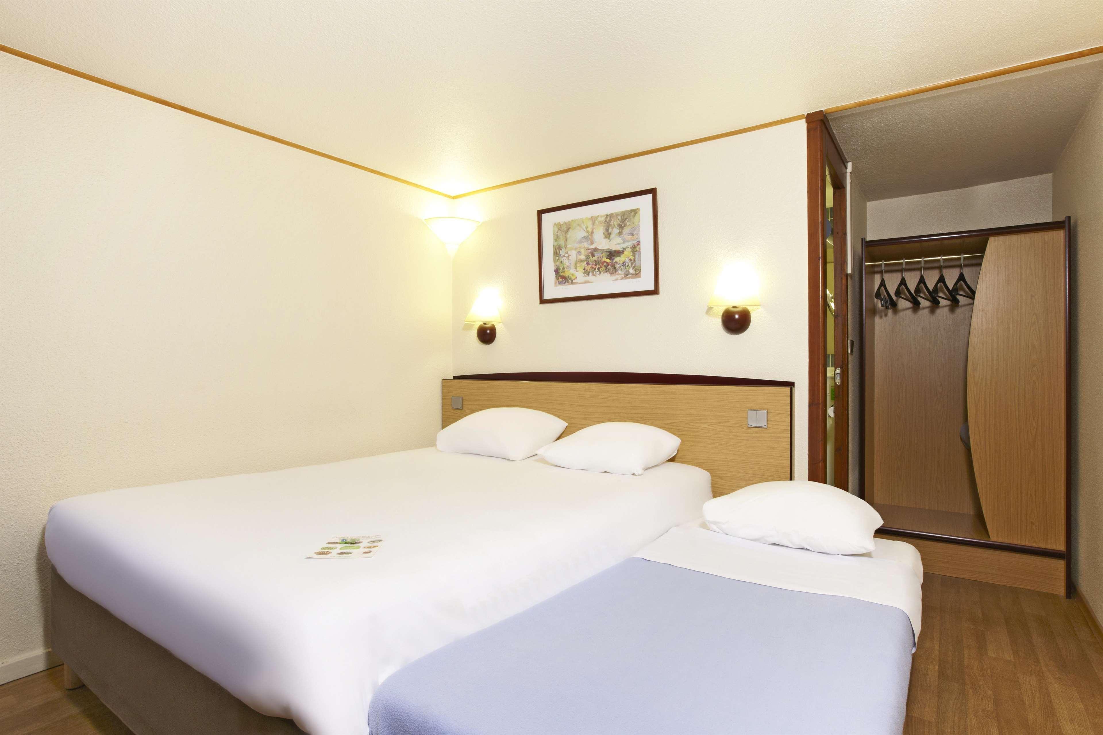 Hotel Campanile Lille Sud - Douai Cuincy Exterior foto